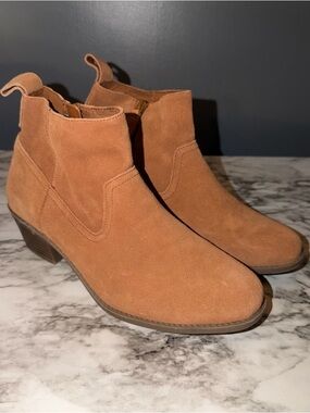Vionic tan boots